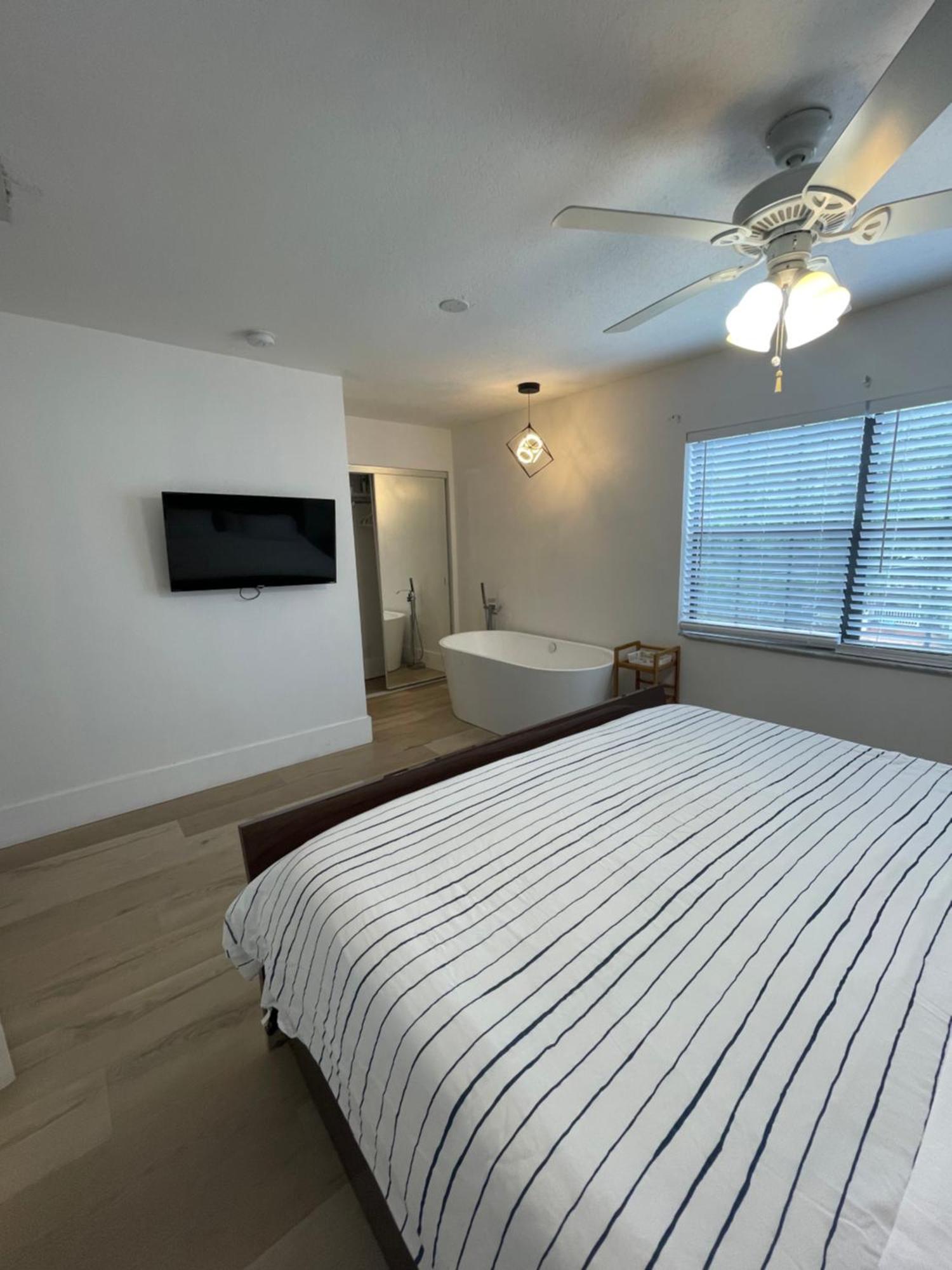 Cozy Downtown Apartments On Water Форт Лодърдейл Екстериор снимка