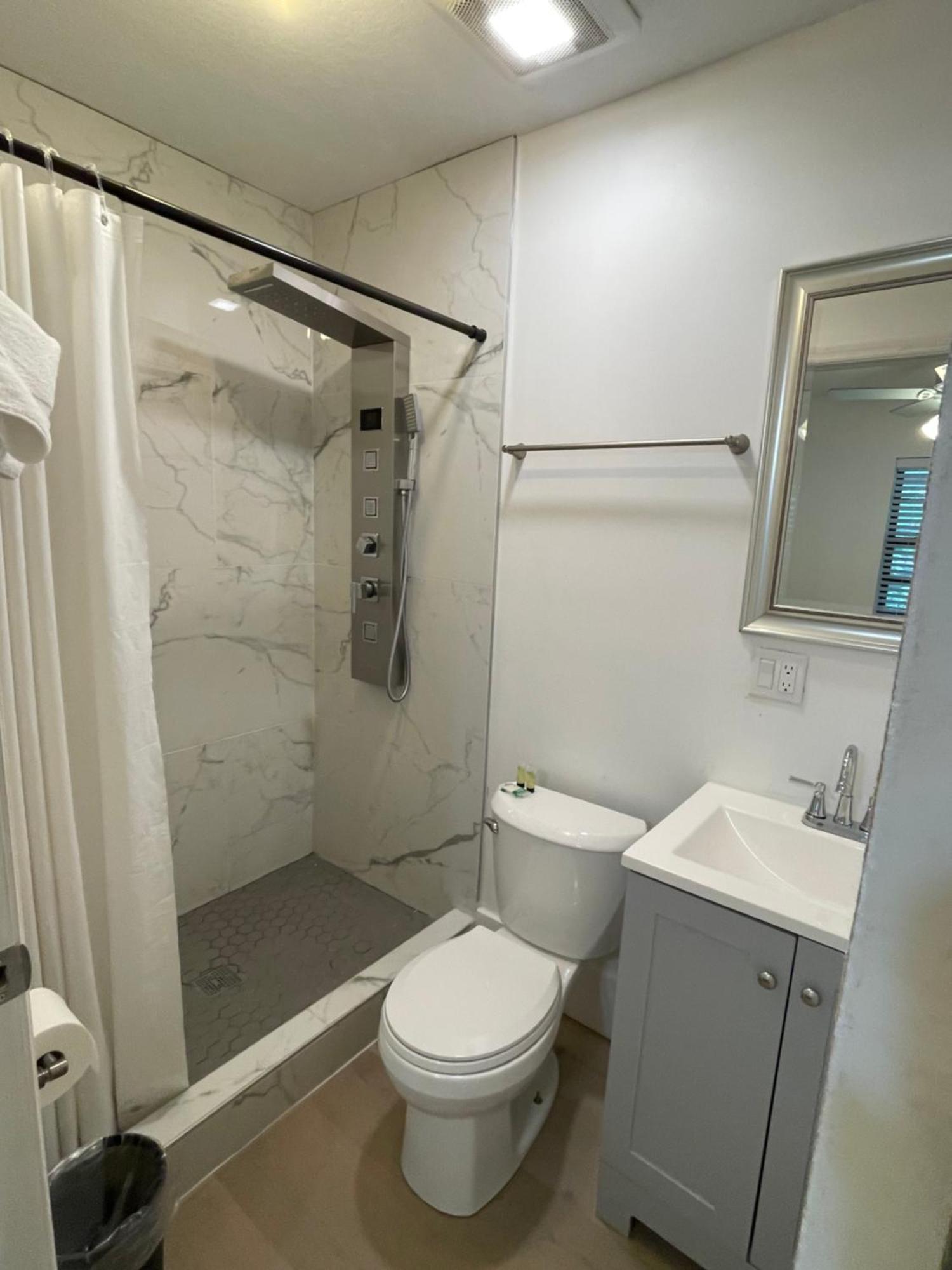 Cozy Downtown Apartments On Water Форт Лодърдейл Екстериор снимка